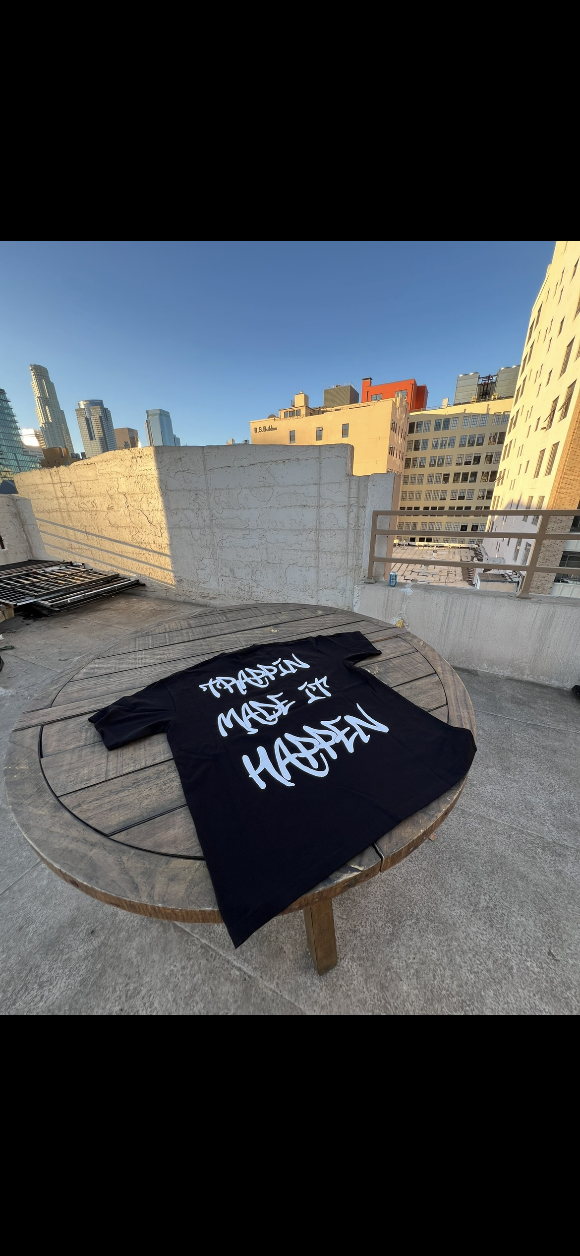 BLACK TRAPPIN MADE IT HAPPEN T-SHIRT